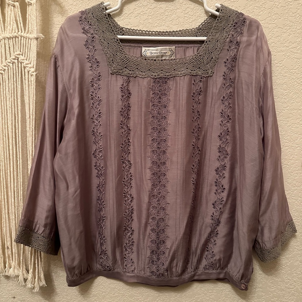 Beyond Vintage blouse size S